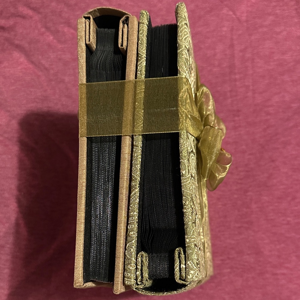 Two Elegant Photo Albums, Gold and Sage Green - Picture 5 of 6